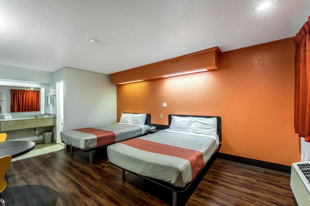 Quadruple Room - Non-Smoking interior